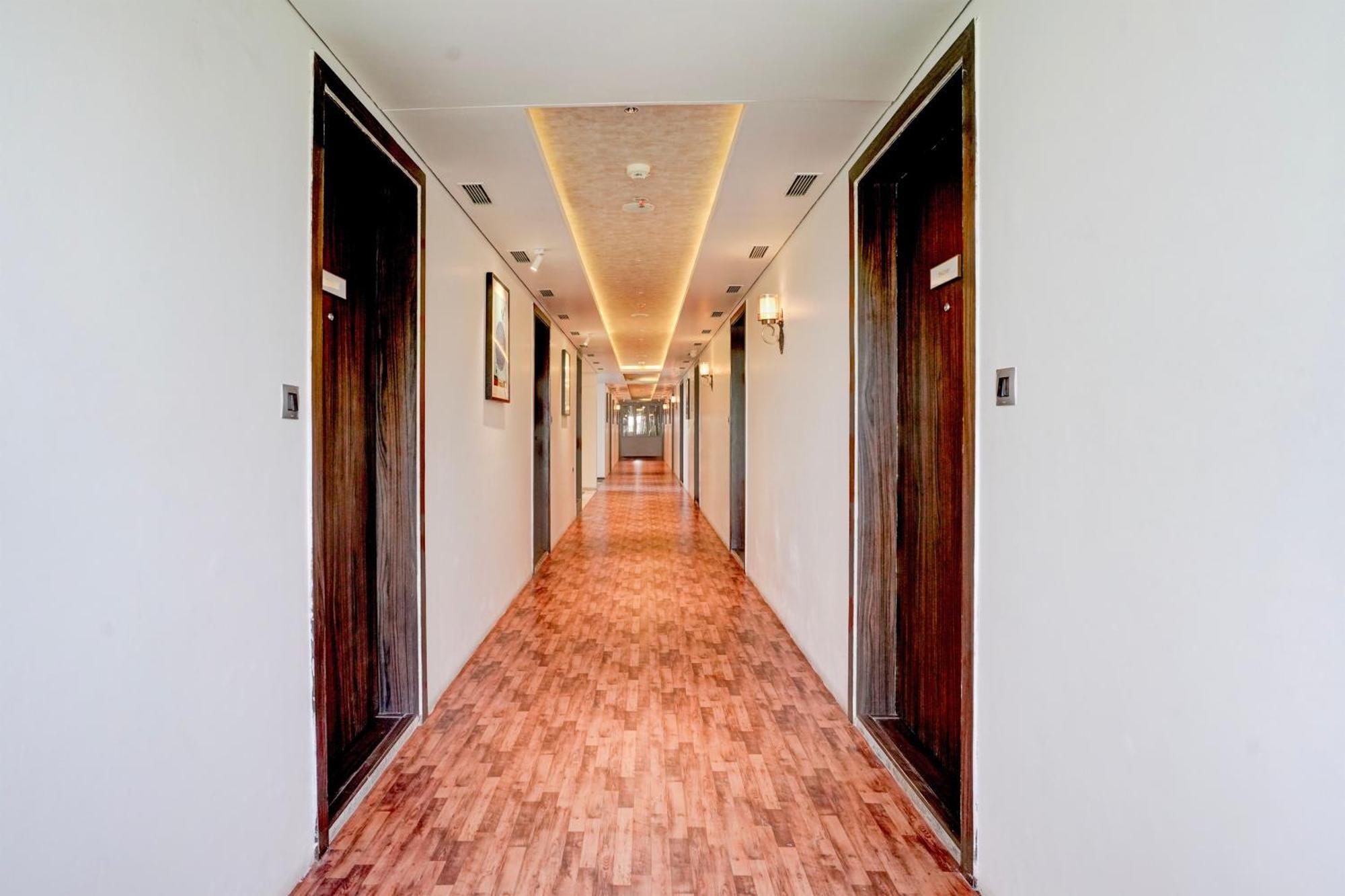 Palette Magarpatta City Formerly Emerald Guestimony Pune Ngoại thất bức ảnh