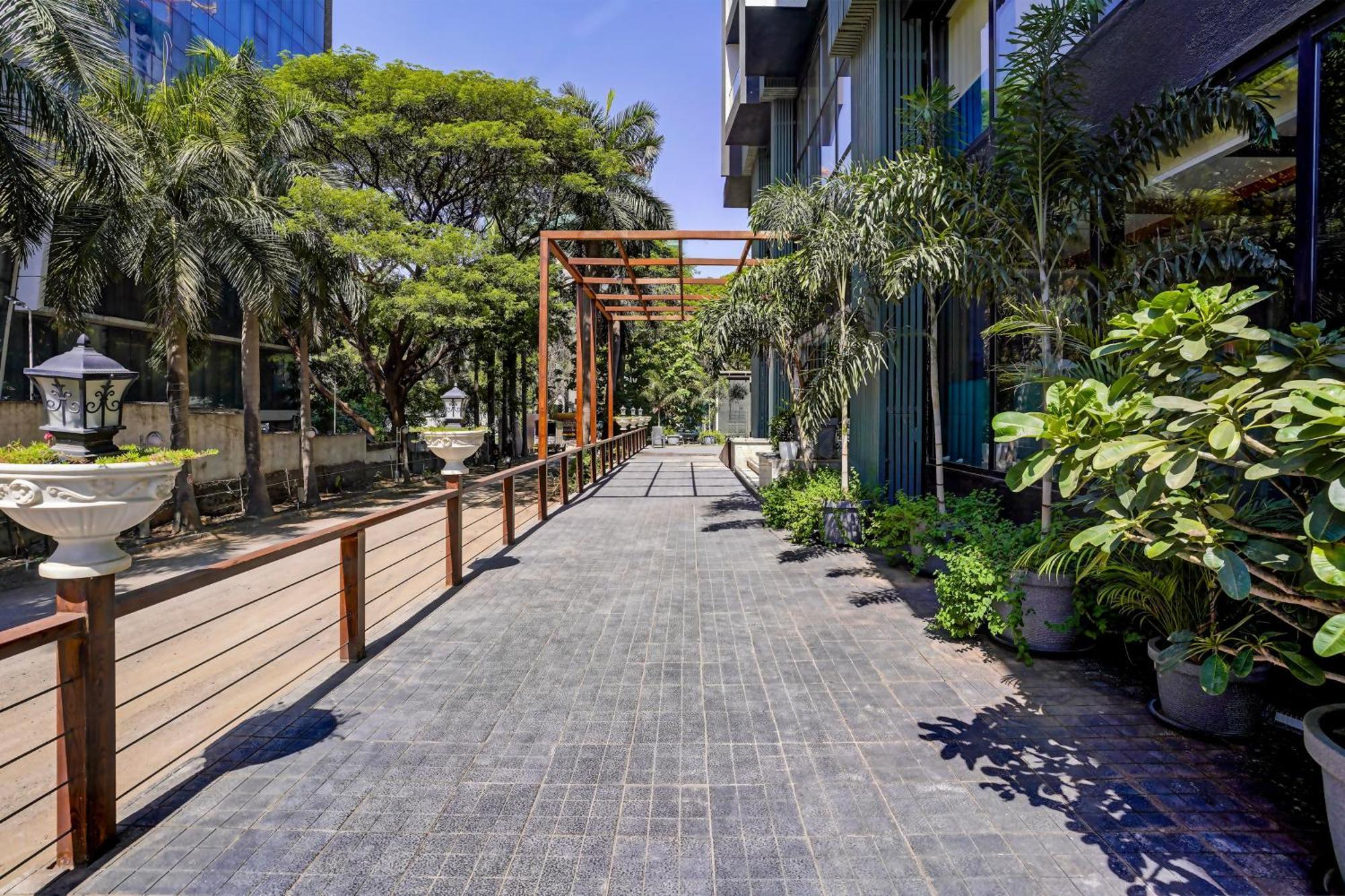 Palette Magarpatta City Formerly Emerald Guestimony Pune Ngoại thất bức ảnh
