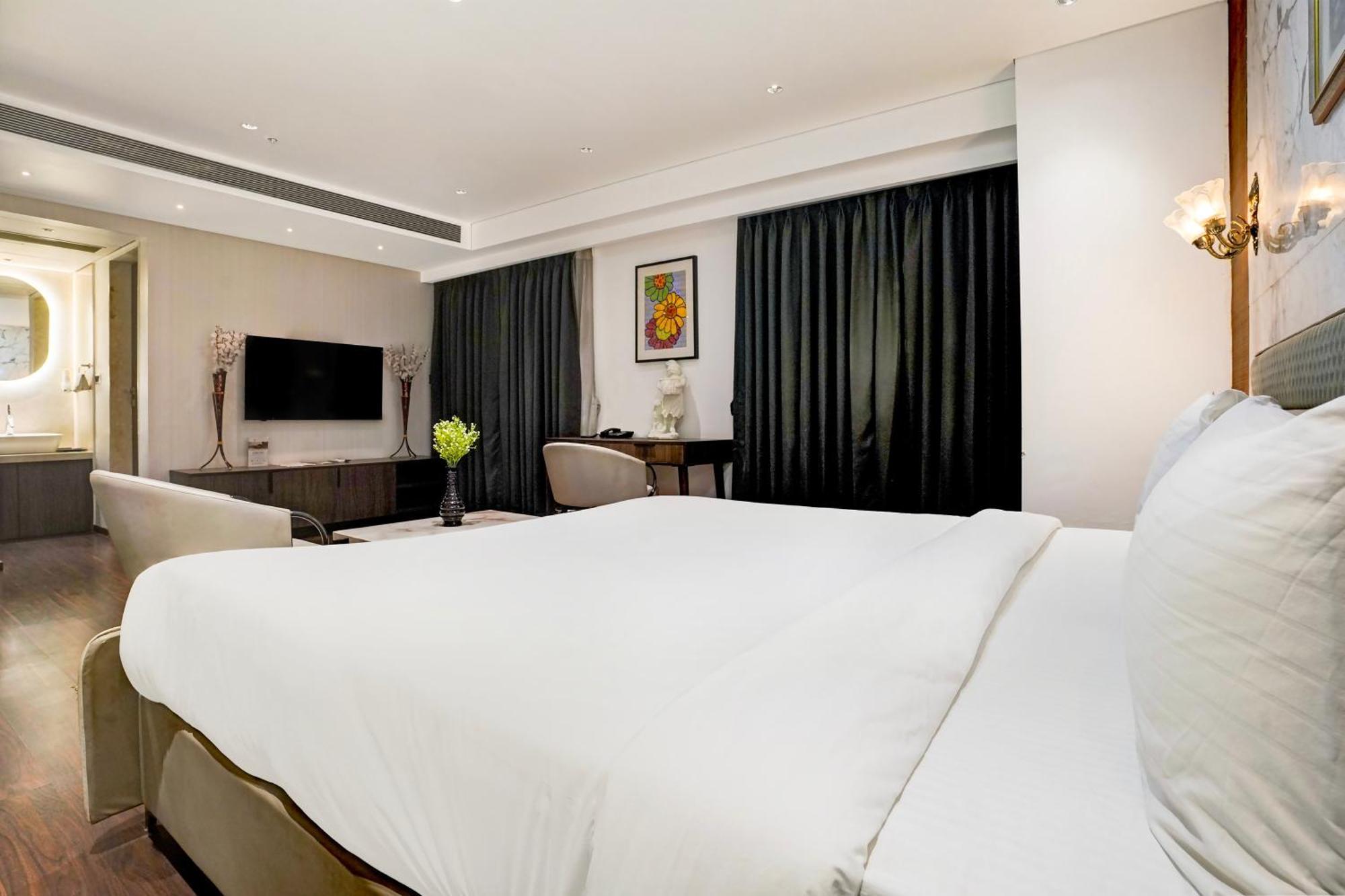 Palette Magarpatta City Formerly Emerald Guestimony Pune Ngoại thất bức ảnh