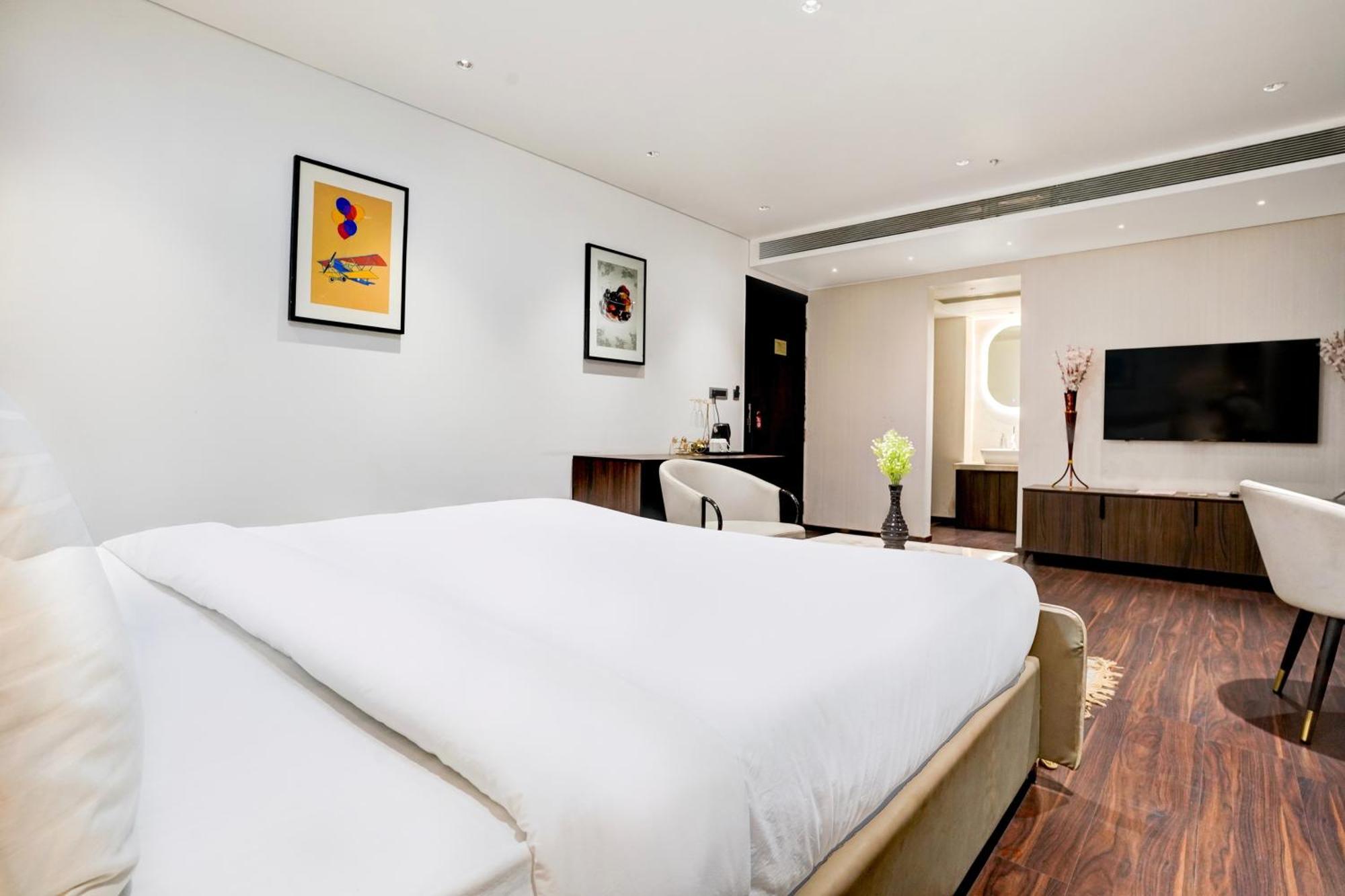 Palette Magarpatta City Formerly Emerald Guestimony Pune Ngoại thất bức ảnh