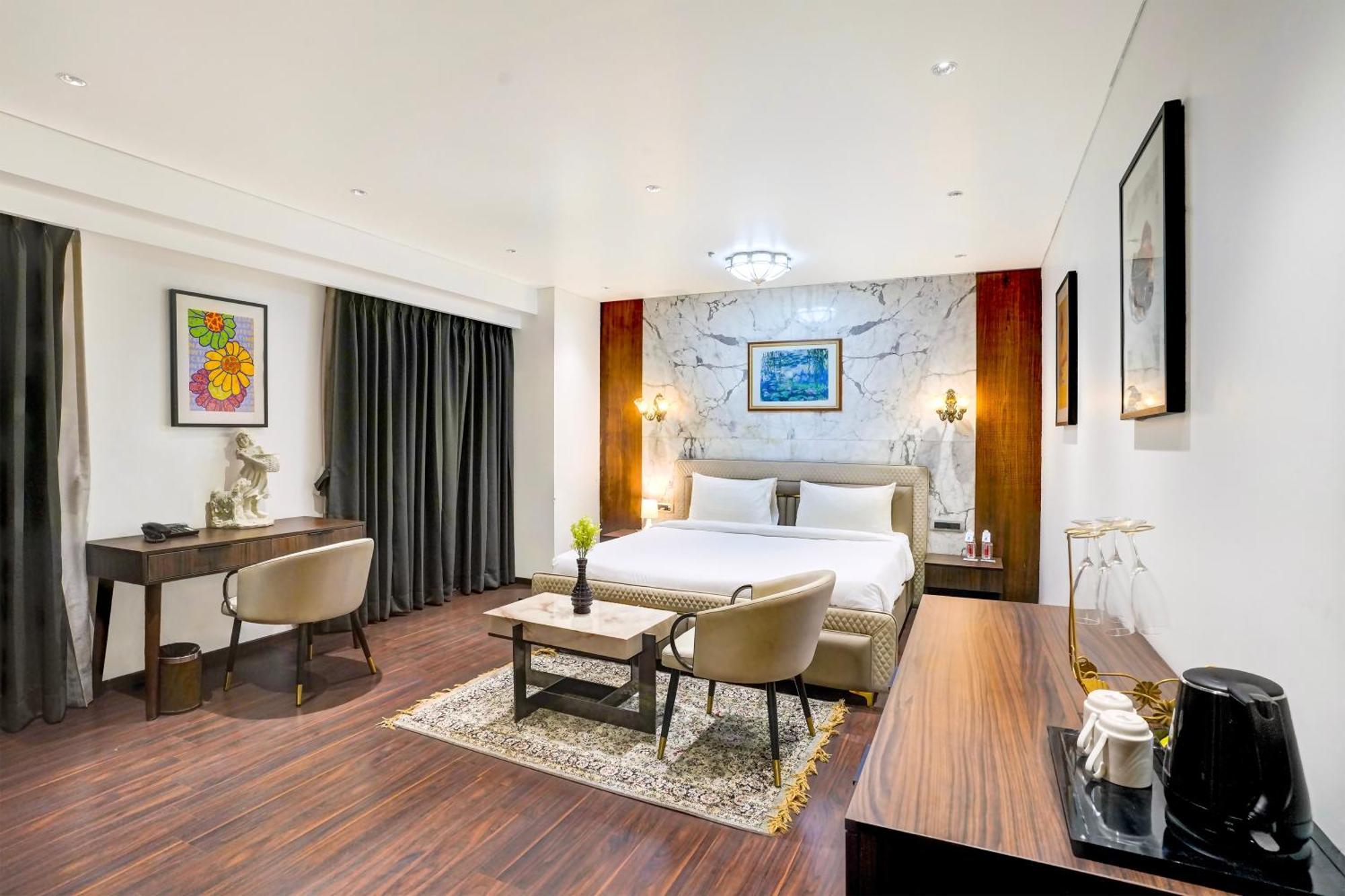 Palette Magarpatta City Formerly Emerald Guestimony Pune Ngoại thất bức ảnh